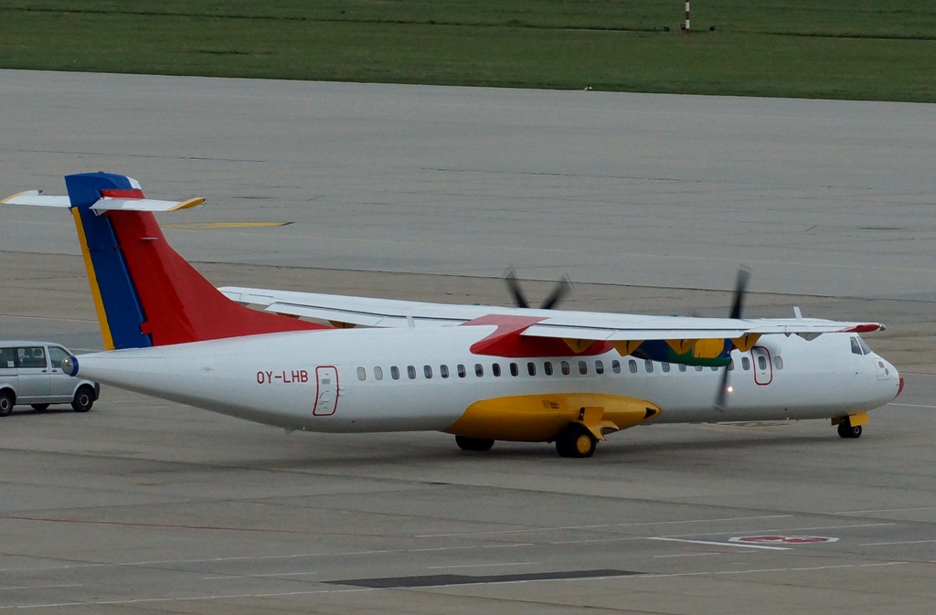 OY-LHB Atr 72-200 DAT für AB