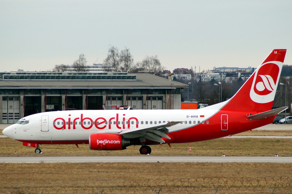 Air Berlin Boeing 737-73S D-AHIA (3).JPG