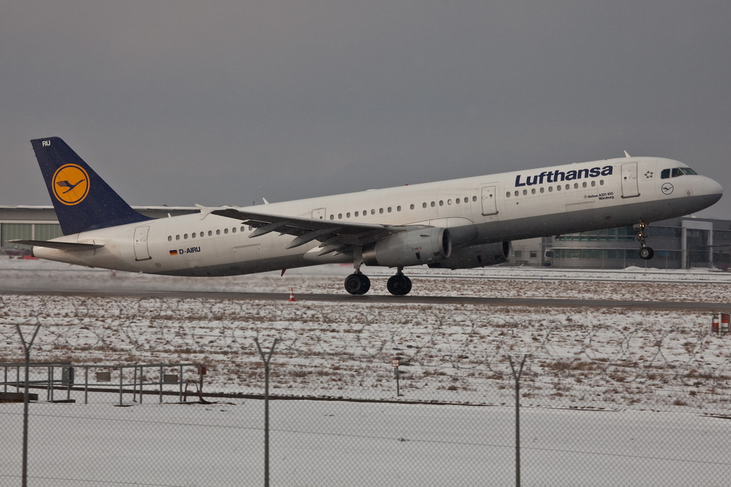 D-AIRU Lufthansa A321-131.jpg