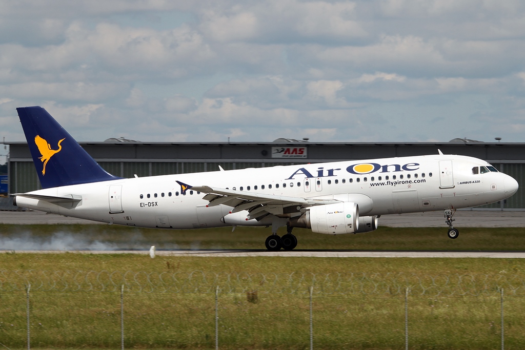 Air One Airbus A320-216 EI-DSX