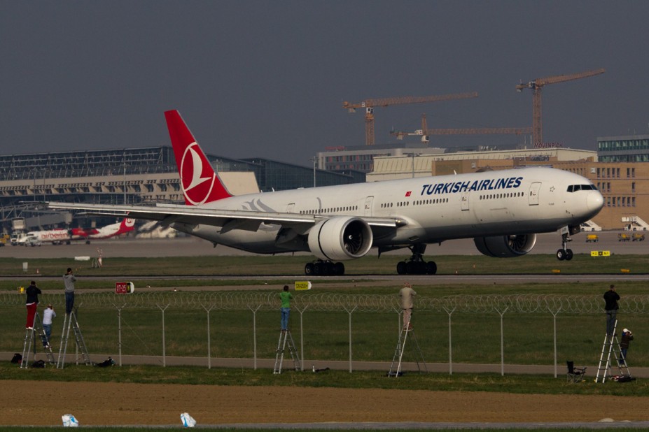 Turkish Airlines Boeing 777-3F2(ER) - TC-JJG "Yıldız"