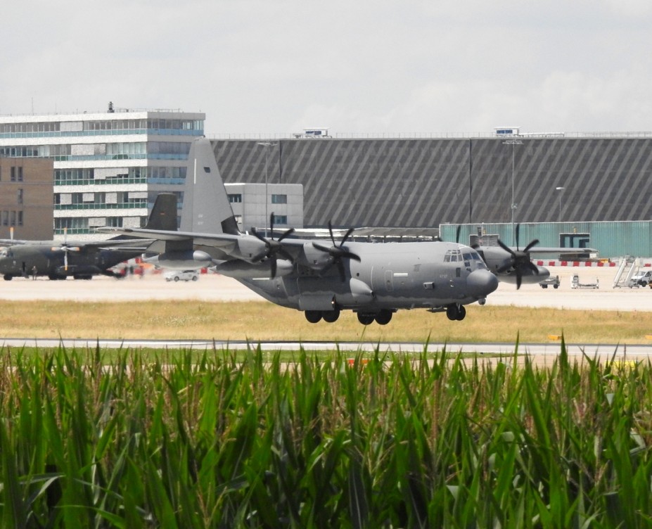 US Air Force<br />Lockheed MC-130J Hercules (L-382)<br />11-5737 (cn 382-5737)