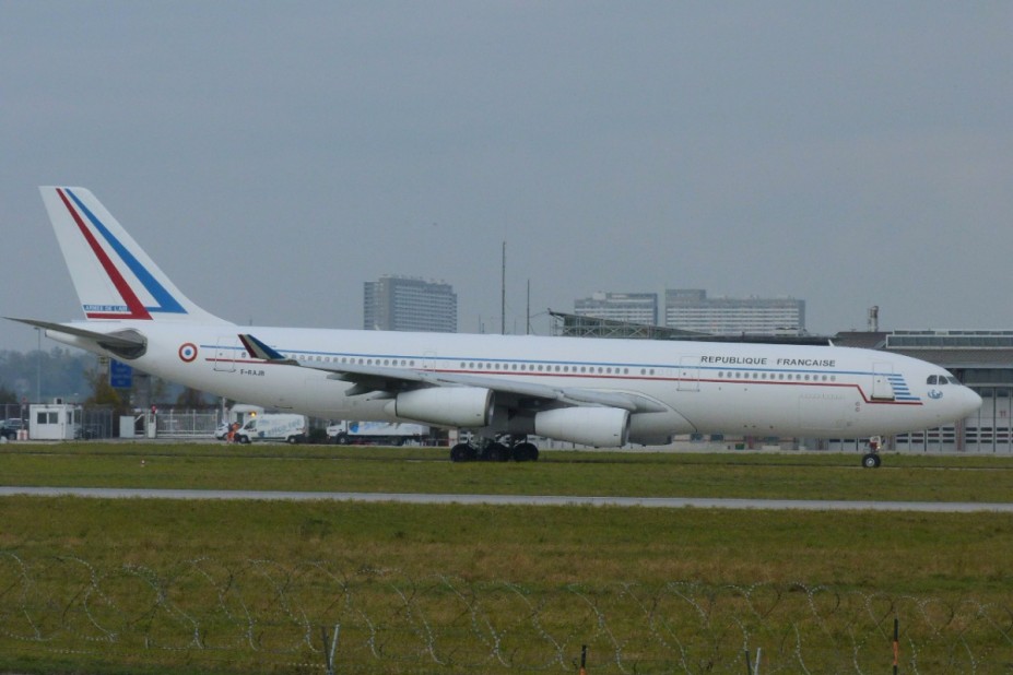 F-RAJB/MCN81.       A340-212