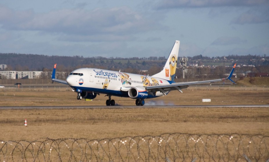 IMG_0343.jpg (530.21 KiB) 5873 mal betrachtet SunExpress Boeing B 737-8HC TC-SOH