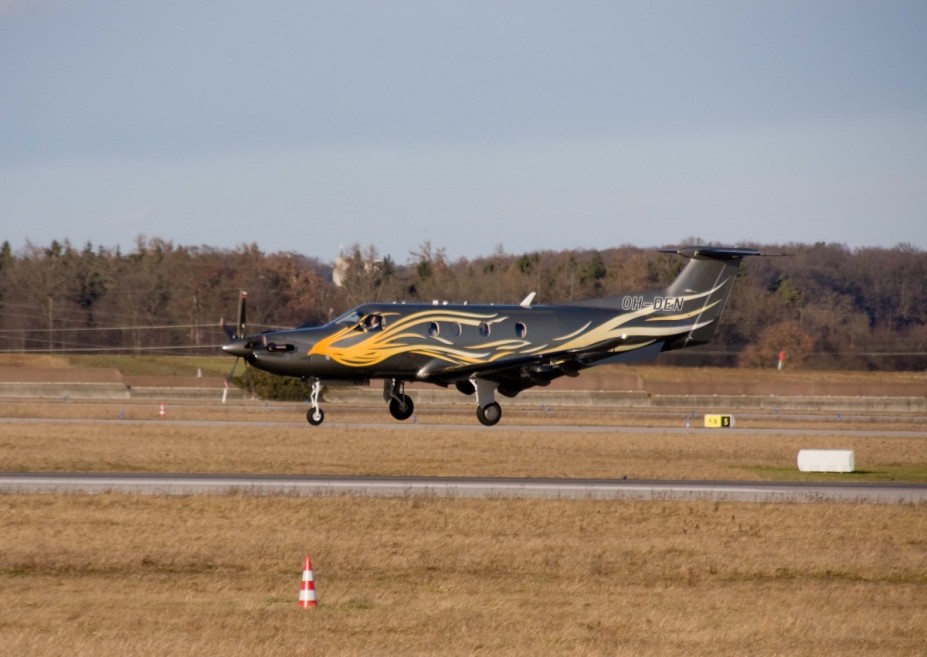 IMG_0461.jpg (571.44 KiB) 5650 mal betrachtet Hendell Aviation Pilatus PC-12 OH-DEN
