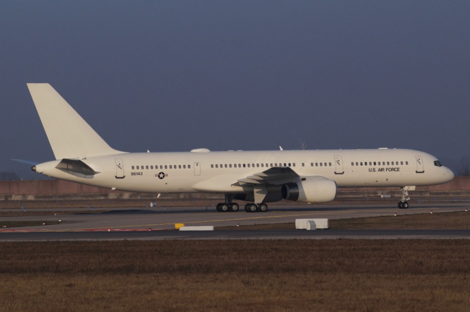 DSC09914.jpg (776.93 KiB) 4464 mal betrachtet 99-6143 C-32B USAF
