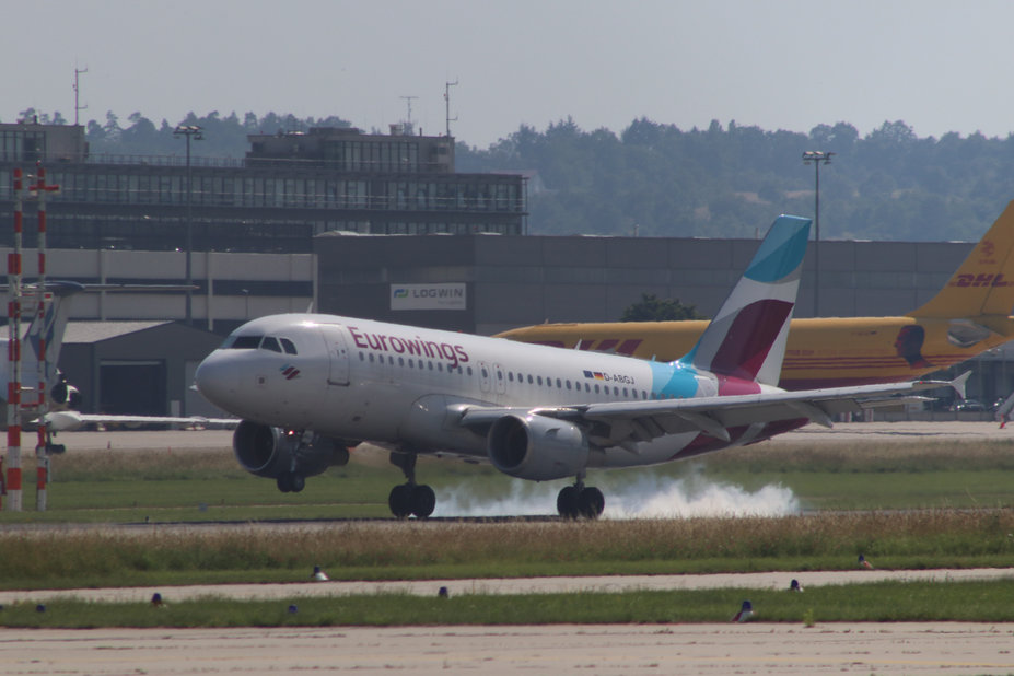 IMG_0801.jpg (514.83 KiB) 2123 mal betrachtet D-ABGJ // Airbus A319-112 (11 Jahre alt) // Eurowings // EW8004 aus Berlin