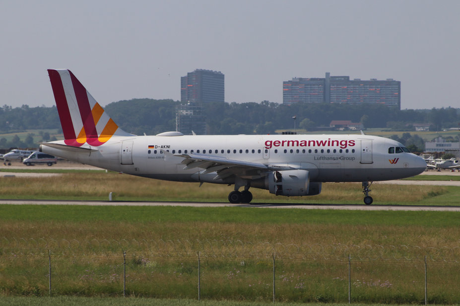 IMG_0883.jpg (579.87 KiB) 2123 mal betrachtet D-AKNI // Airbus A319-112 (20 Jahre alt) // Eurowings // EW2825 aus Olbia