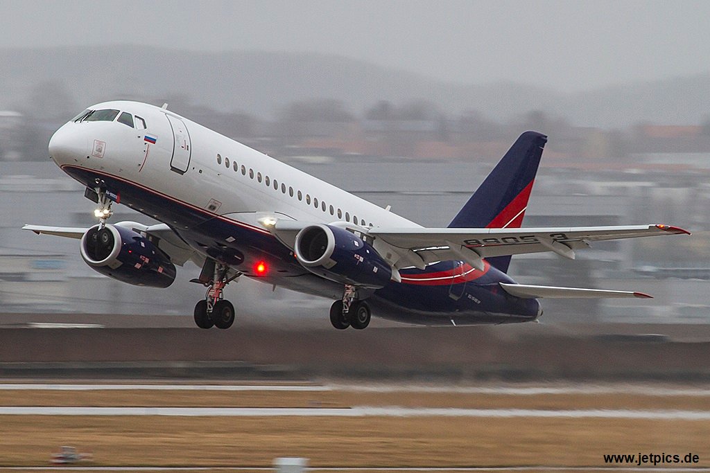 RA-89053170220c.jpg