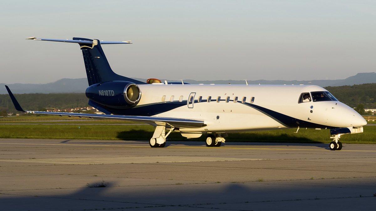 N810TD | Meadow Lane Air | Embraer ERJ-135BJ Legacy 650
