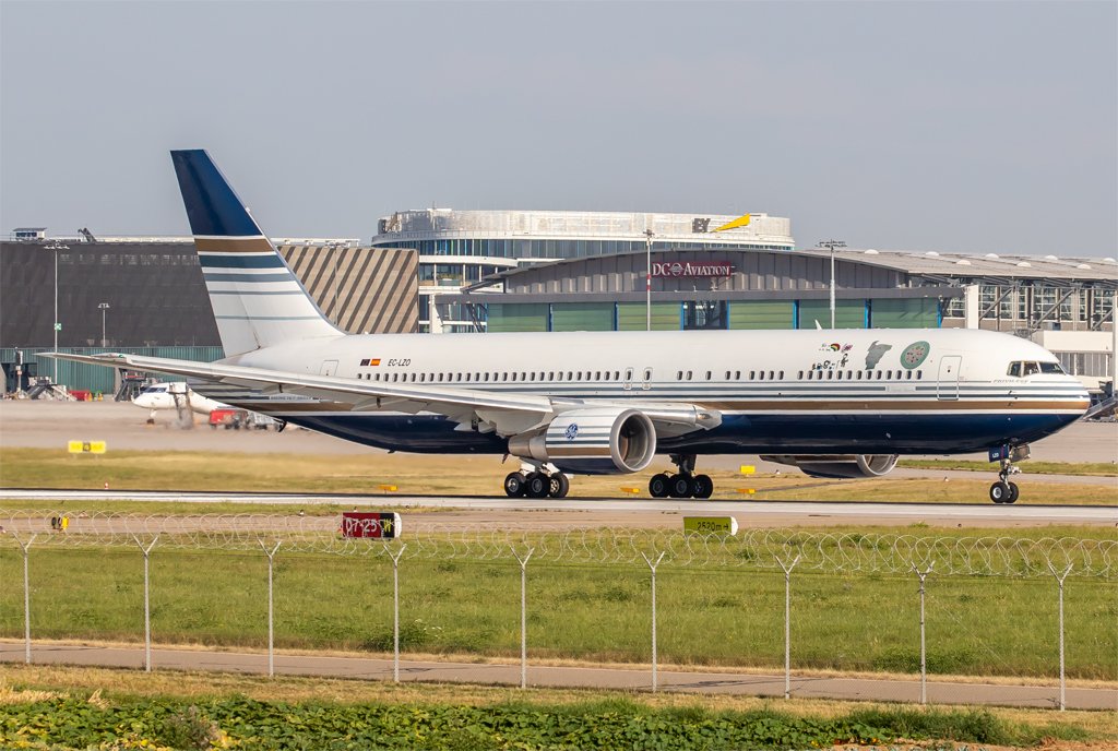 EC-LZO / Privilege Style / Boeing 767-35D(ER)