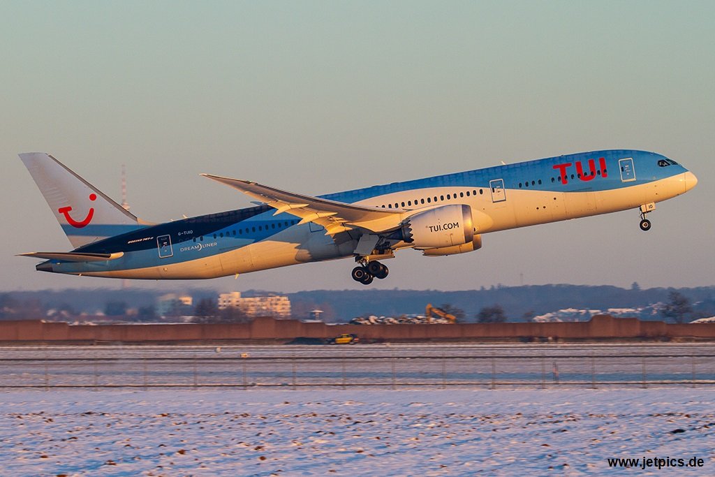 G-TUIO120221.jpg
