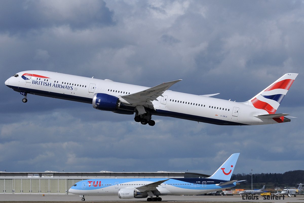 G-ZBLA G-TUIO .jpg