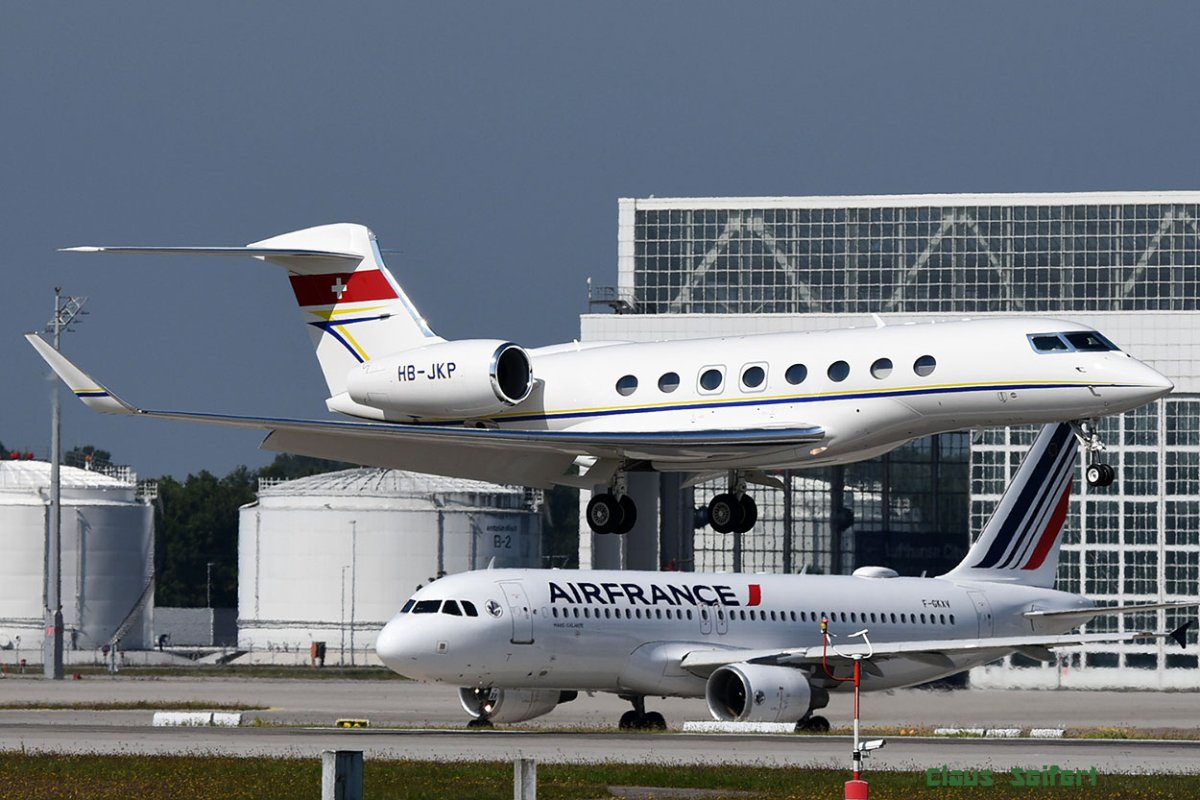 HB-JKP F-GKXY.jpg