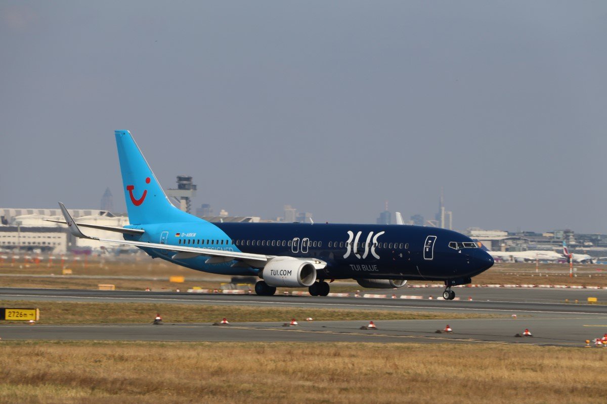 Z 737 Tui Blue Upspeeding.JPG