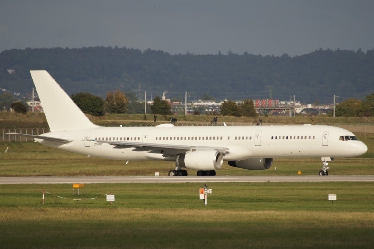 02-5001     C-32B      USAF
