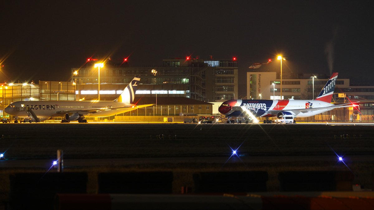 N700KW & N225NE.jpg