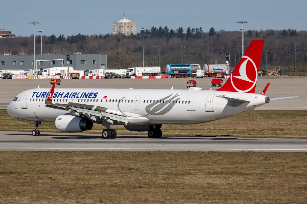 Turkish Airlines / TC-JSF / Airbus A321-231