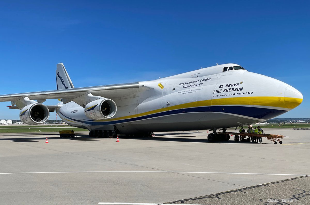 UR-82072.2.jpg