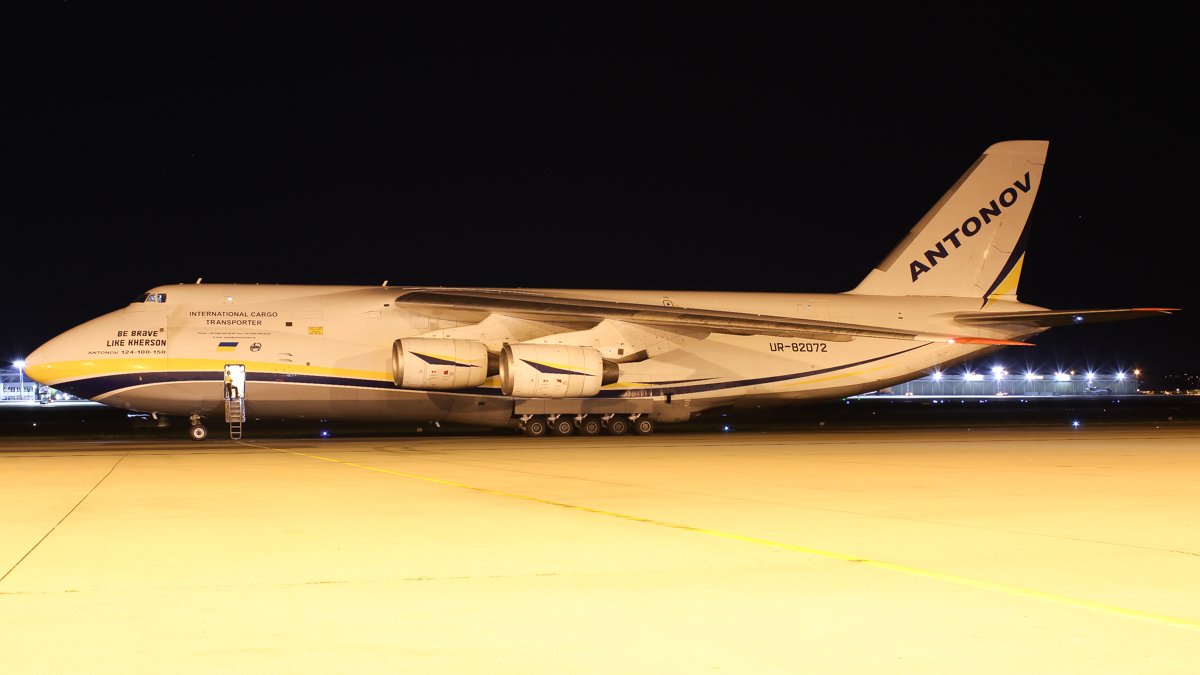 UR-82072(night2).jpg