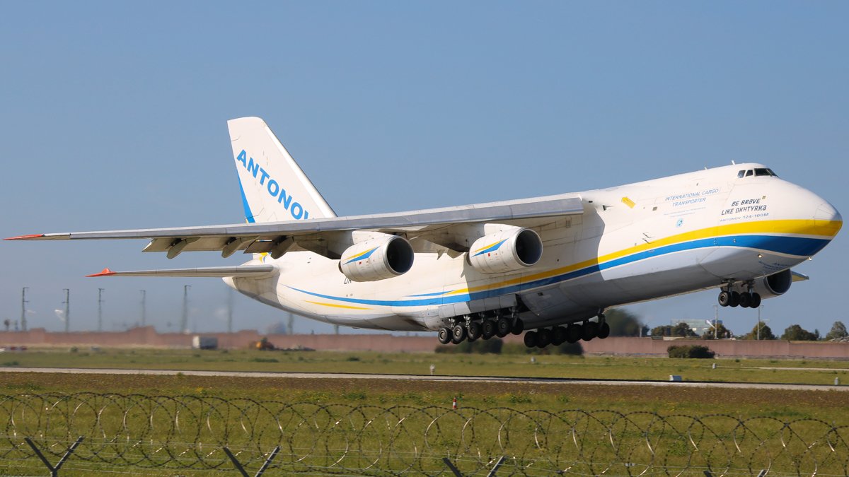 UR-82008(1).jpg