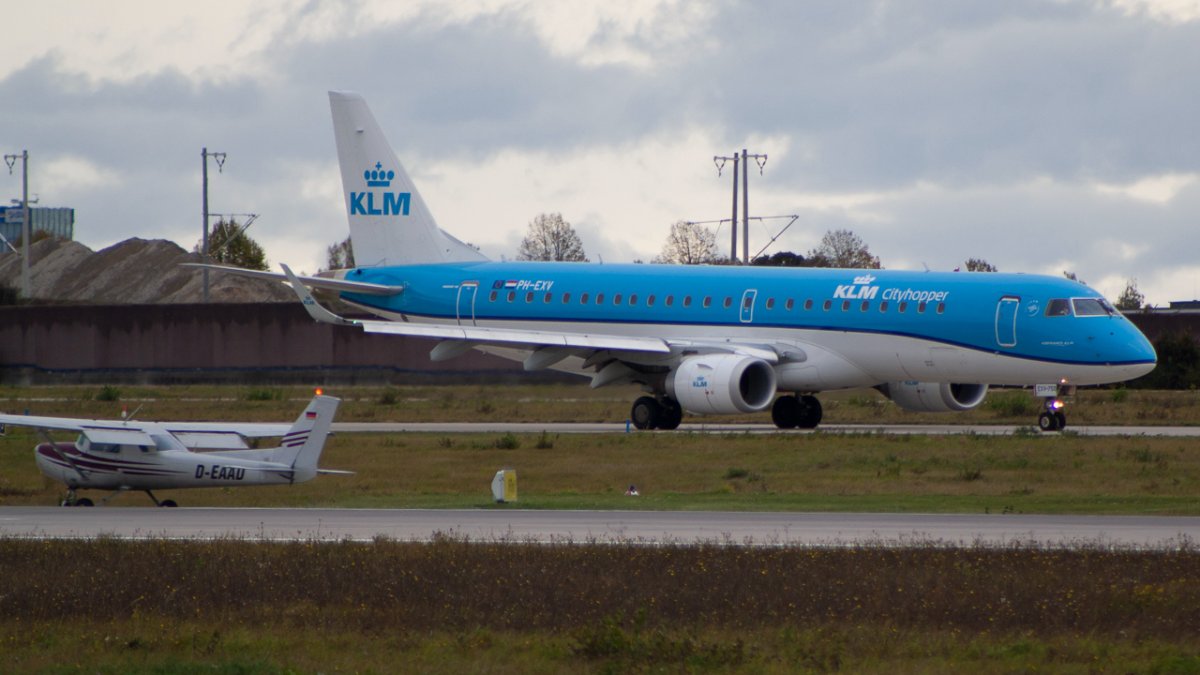 PH-EXV E190 KLM