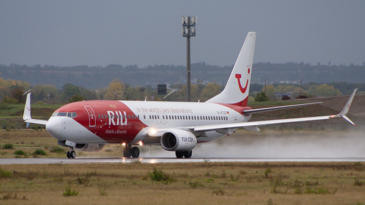 D-ATUZ B737-8 TuiFly