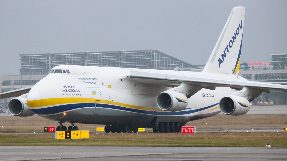 UR-82007.jpg