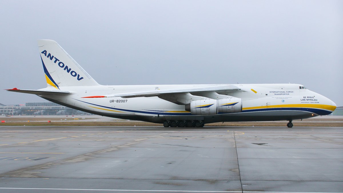 UR-82007(2).jpg
