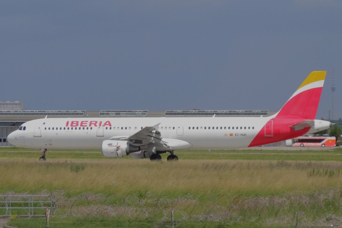 EC-HUH              A321-212           Iberia Airlines