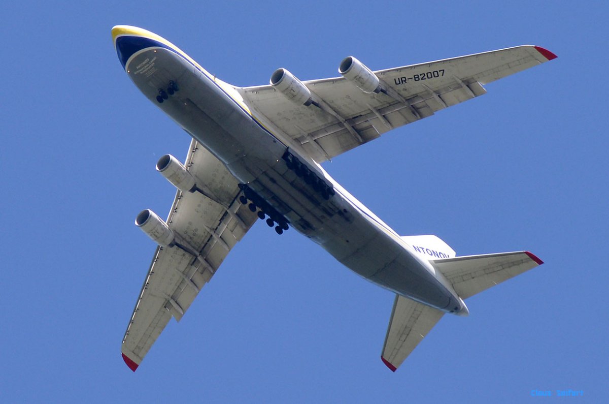 UR-82007.1.jpg