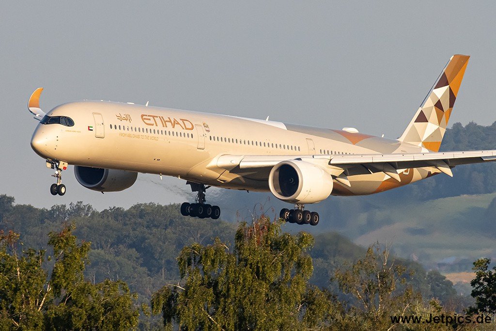 A6-XWC300724.jpg