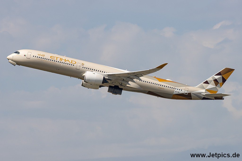 A6-XWC300724b.jpg