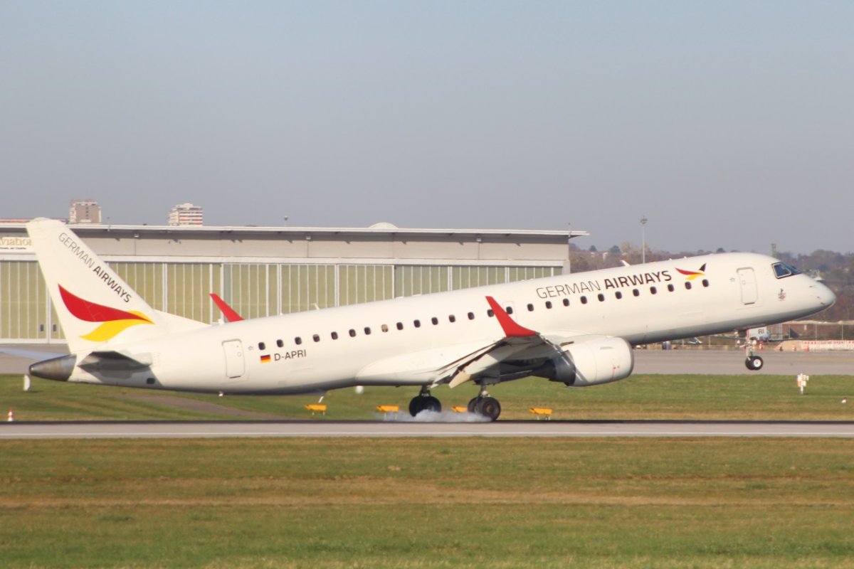 D-APRI            Embraer E190SR        German Airways