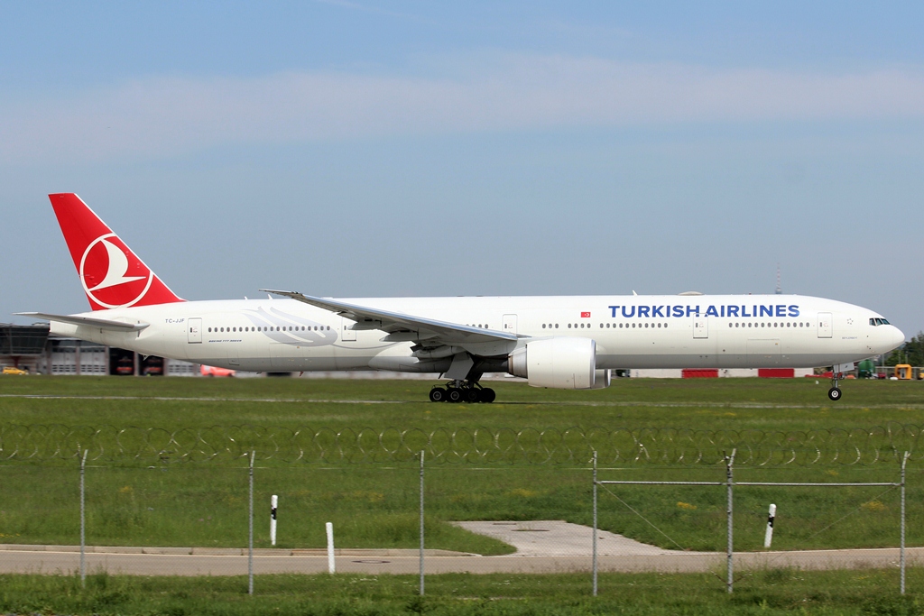 TC-JJF  Boeing 777-3F2ER  Turkish Airlines.JPG