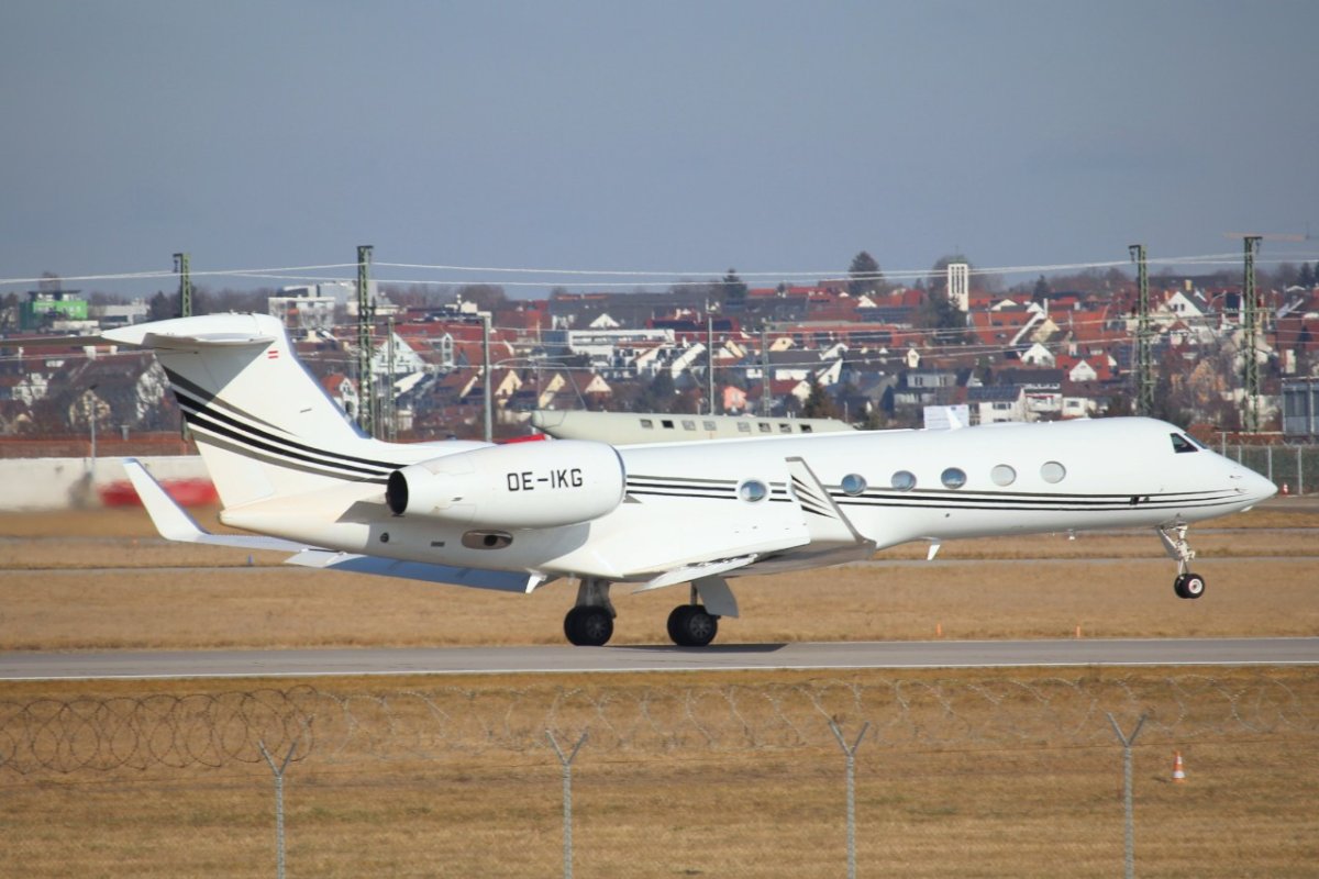 OE-IKG         Gulfstream G550        Skyside