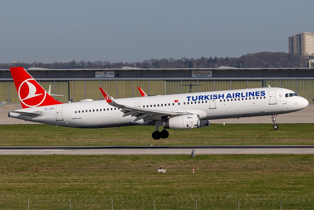 Turkish Airlines / TC-JSV / Airbus A321-231