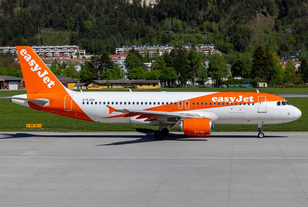 easyJet / G-EJCH / Airbus A320-214