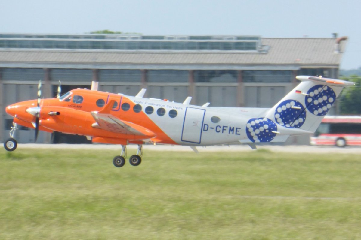 D-CFME               Beech King Air B350          FCS