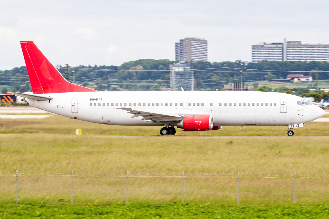 27.5.2025_4Airways_9H-FIT_B734.jpg