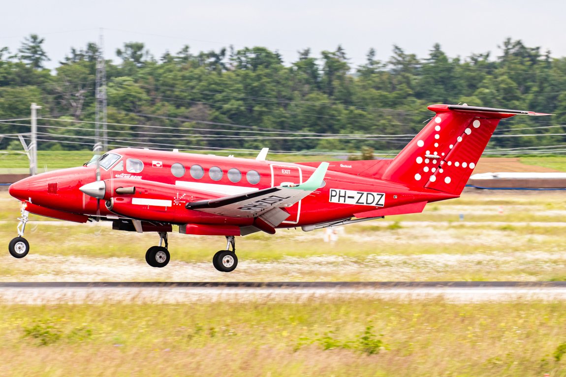 27.5.2025_ZeuschAviation_PH-ZDZ_BE20.jpg