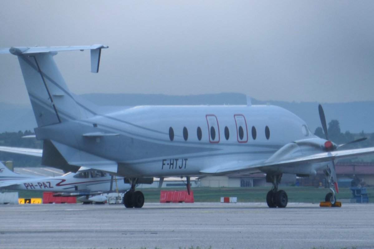 F-HTJT          Beech 1900D          Twin Jet