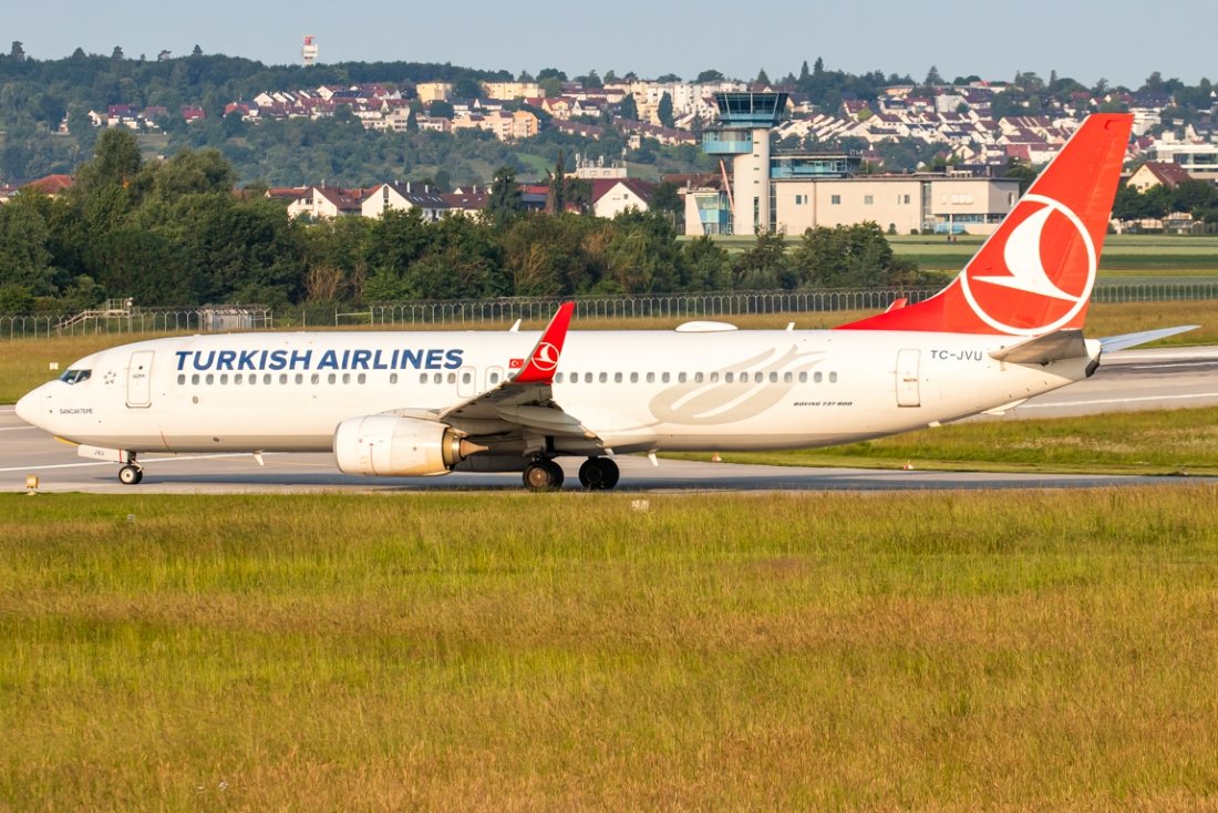 9.6.2025_TurkishAirlines_TC-JVU_B738.jpg