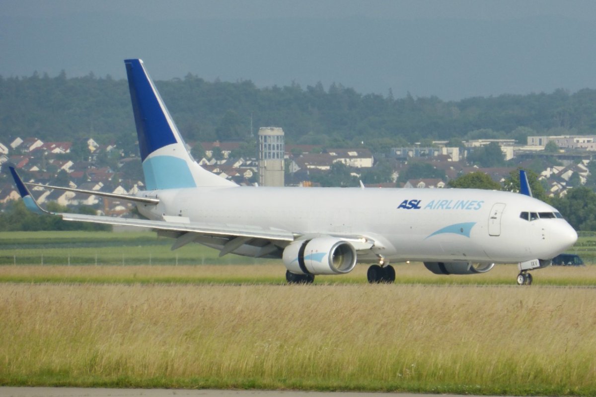 OE-IXV           737-86N(BCF)         ASL Airlines