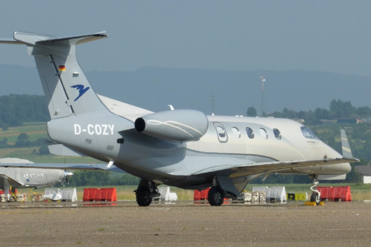 D-COZY            Embraer Phenom 300      Padaviation