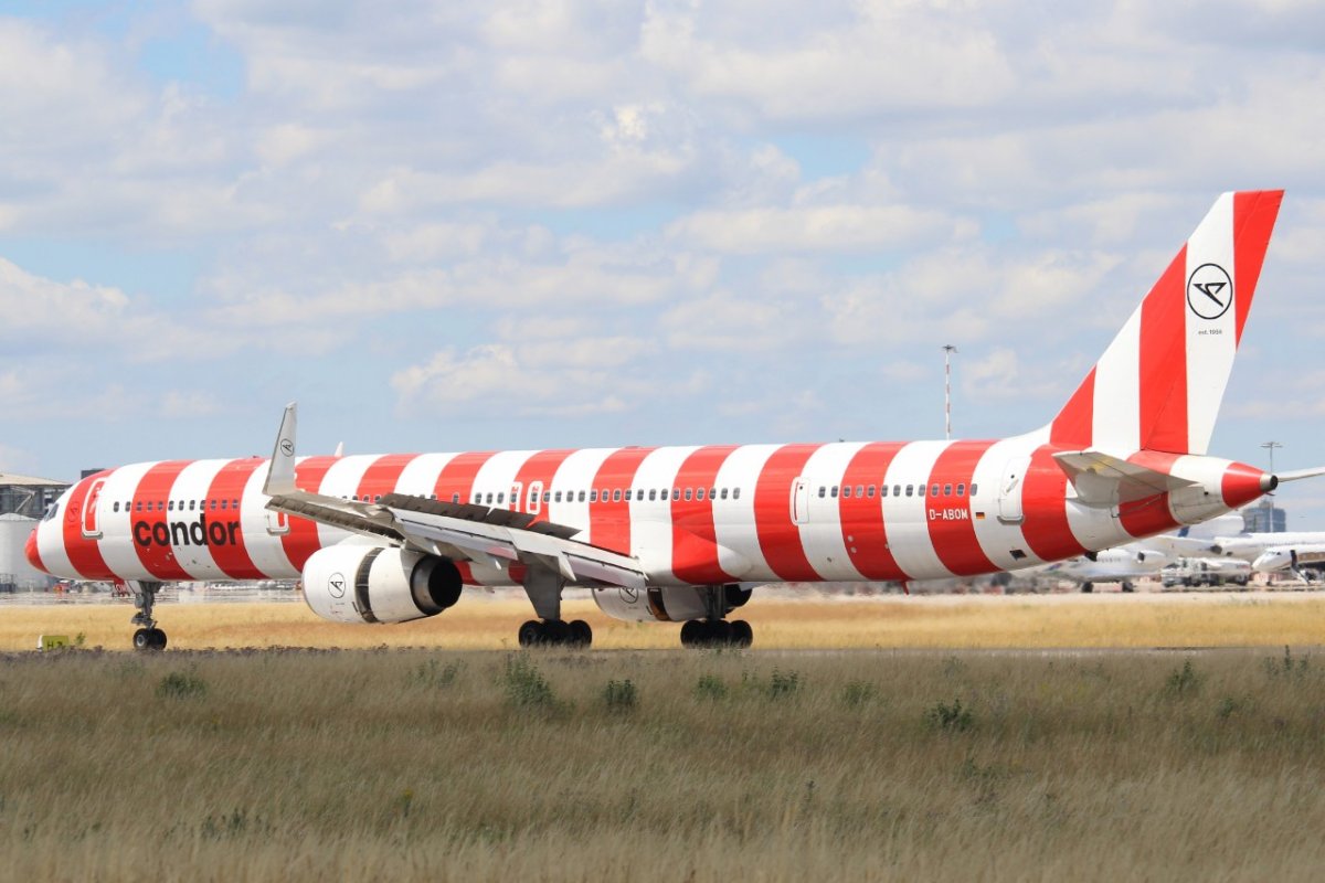 D-ABOM      757-330      Condor