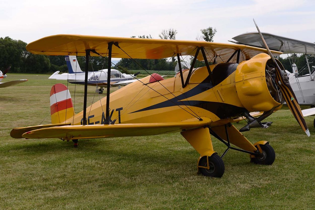 OE-AKT .jpg
