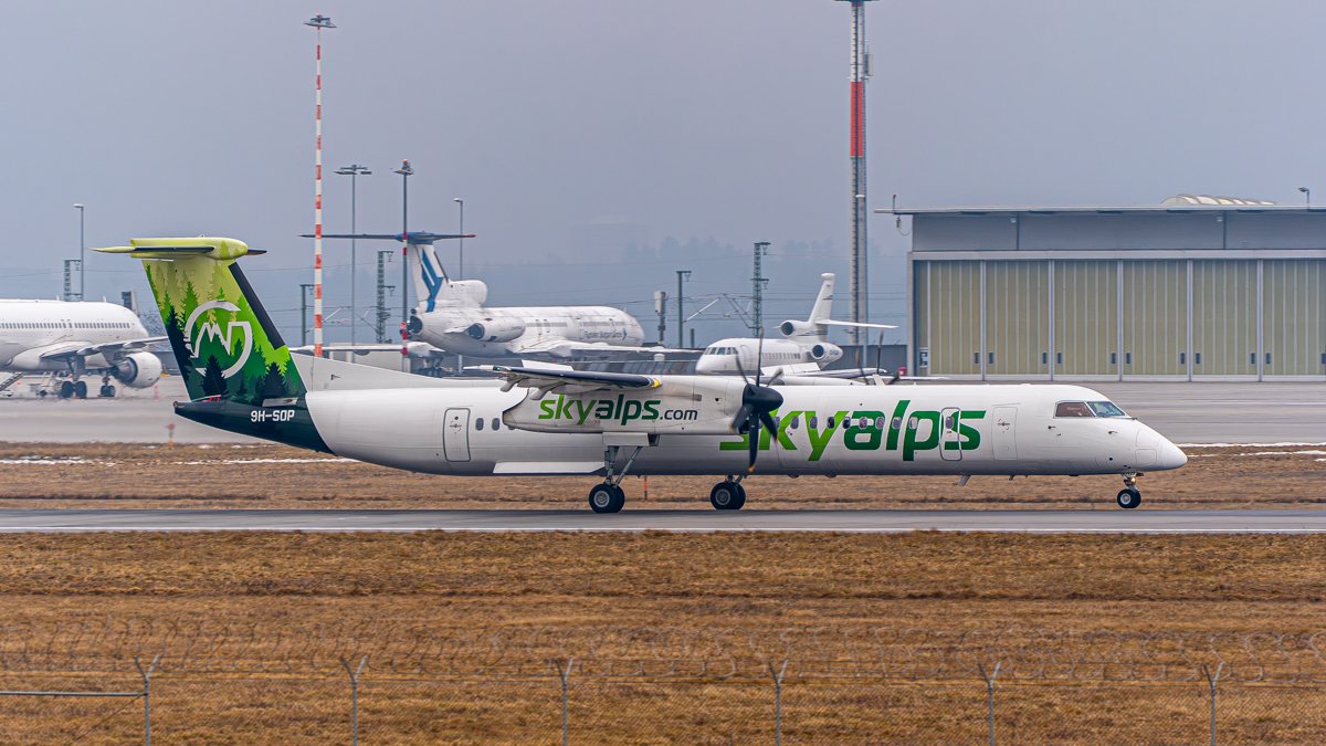 Dash 8-400, 9H-SOP, SkyAlps