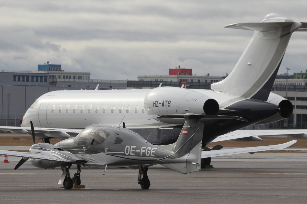 OE-FGE      Diamond DA62