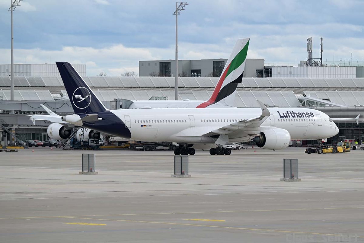 A6-EOZ D-AIXV.jpg
